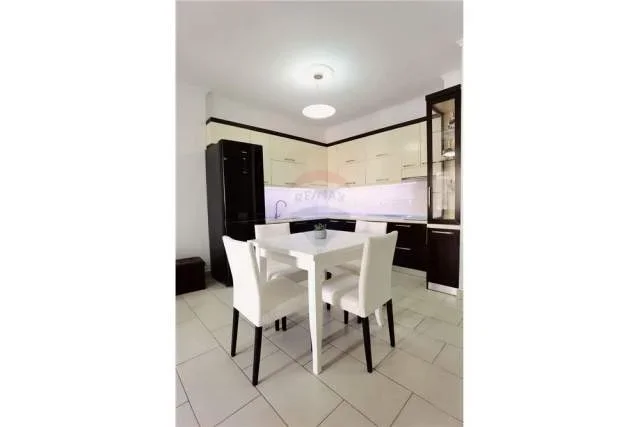 Tirane, jepet me qera apartament 1+1+A+BLK 60 m² 550 Euro