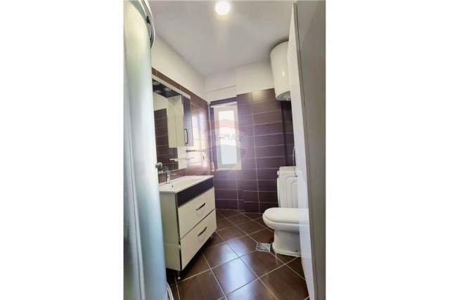 Tirane, jepet me qera apartament 1+1 Kati 8, 60 m² 550 Euro (LIQENI I THATE)