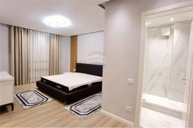 Tirane, jepet me qera apartament 3+1+A+BLK Kati 2, 200 m² 1.500 Euro