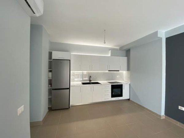 Tirane, jepet me qera apartament 1+1 Kati 3, 63 m² 550 Euro (Rruga e Kavajes)