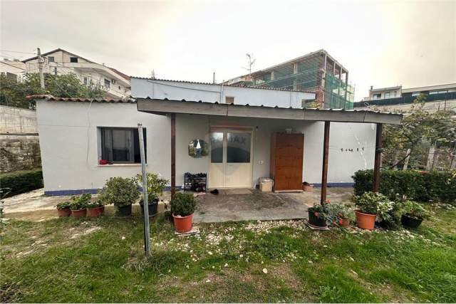 Tirane, shitet Vile 3+1+A+BLK Kati 0, 290 m² 105.000 Euro