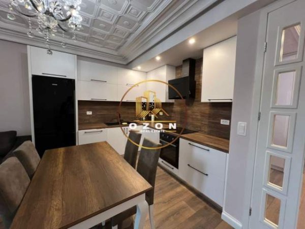 Tirane, jepet me qera apartament duplex 3+1 Kati 1, 115 m² 1.000 Euro (Zgjerimi i Kodres se Diellit)