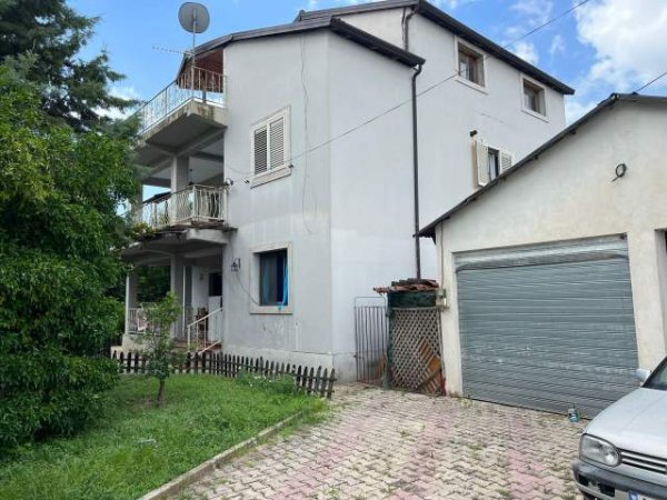 Durres, shes Vile 330 m² 150.000 Euro/m2 (4 RRUGET E SHIJAKUT)