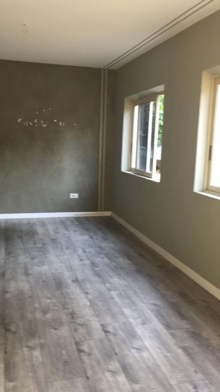 Tirane, jepet me qera ambjent për zyra, Kati 2, 40 m² 450 Euro (Myslym Shyri)