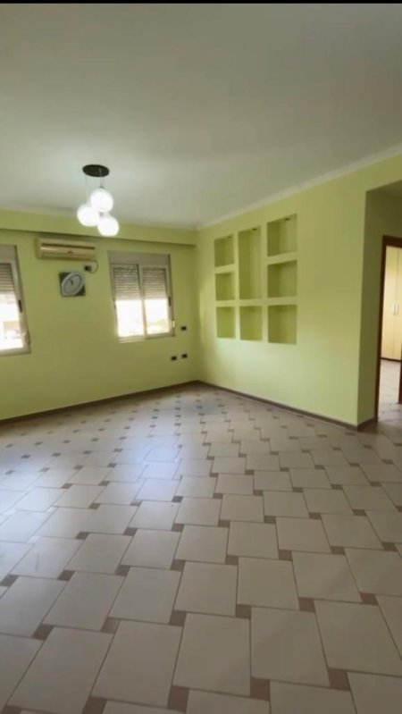 Tirane, jepet me qera apartament Kati 2, 75 m² 600 Euro (RRUGA E BOGDANEVE)