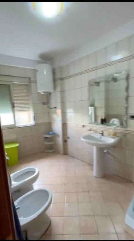 Tirane, jepet me qera apartament Kati 2, 75 m² 600 Euro (RRUGA E BOGDANEVE)