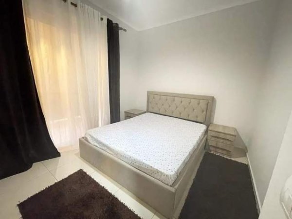 Tirane, jepet me qera apartament 2+1+BLK Kati 4, 105 m² 650 Euro (PRANE ISH-UET)