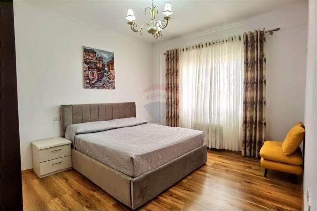 Tirane, jepet me qera apartament 1+1 Kati 8, 60 m² 550 Euro (LIQENI I THATE)