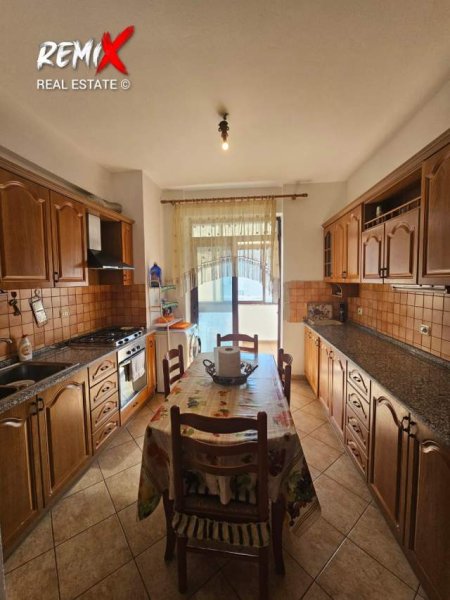 Durres, jepet me qera apartament 2+1+BLK Kati 12, 120 m² 400 Euro (rruga e portit)