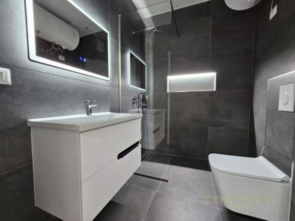 Tirane, shitet apartament 1+1+BLK Kati 2, 71 m² 147.000 Euro (Pazari i Ri)