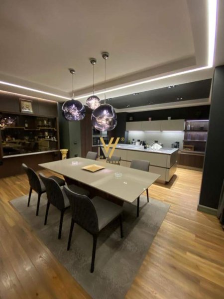 Tirane, jepet me qera apartament 3+1 Kati 6, 250 m² 2.500 Euro (KOMUNA E PARISIT)