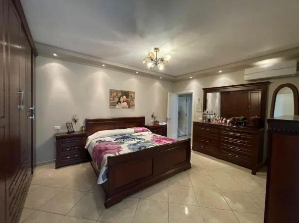 Tirane, jepet me qera apartament 3+1+Aneks+Ballkon Kati 2, 167 m² 1.550 € (Rruga Kavajes)
