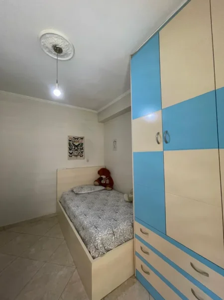 Tirane, jepet me qera apartament 3+1+Aneks+Ballkon Kati 2, 167 m² 1.550 € (Rruga Kavajes)