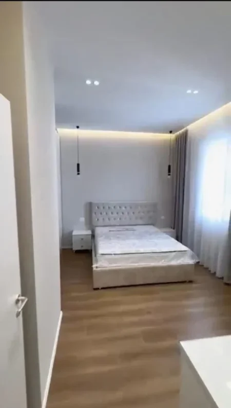 Tirane, jepet me qera apartament 2+1 Kati 4, 130 m² 1.100 € (Vasil Shanto)
