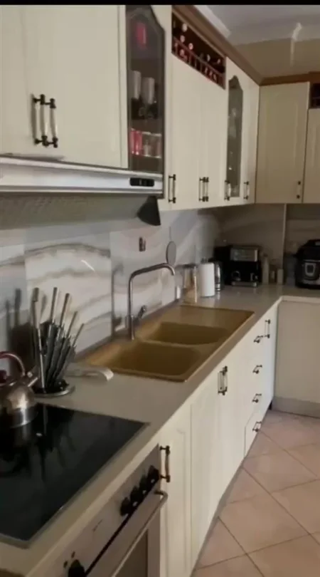 Tirane, jepet me qera apartament 2+1 Kati 3, 90 m² 480 € (Yzberisht)
