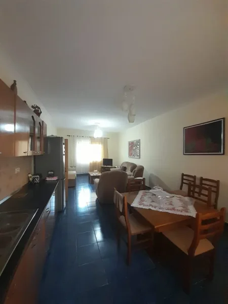 Tirane, jepet me qera apartament 2+1 Kati 2, 80 m² 500 € (Rruga Xhanfize Keko)