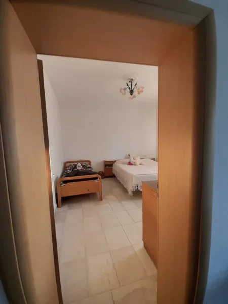 Tirane, jepet me qera apartament 2+1 Kati 2, 80 m² 500 € (Rruga Xhanfize Keko)