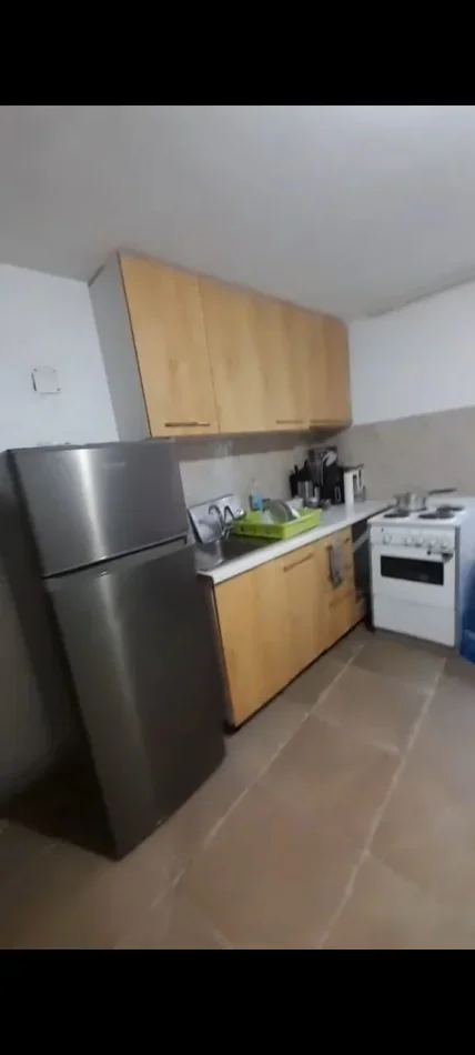 Tirane, jepet me qera apartament 2+1 Kati 1, 70 m² 350 € (Rruga Xhanfize Keko)
