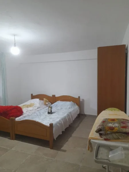 Tirane, jepet me qera apartament 2+1 Kati 1, 70 m² 350 € (Rruga Xhanfize Keko)