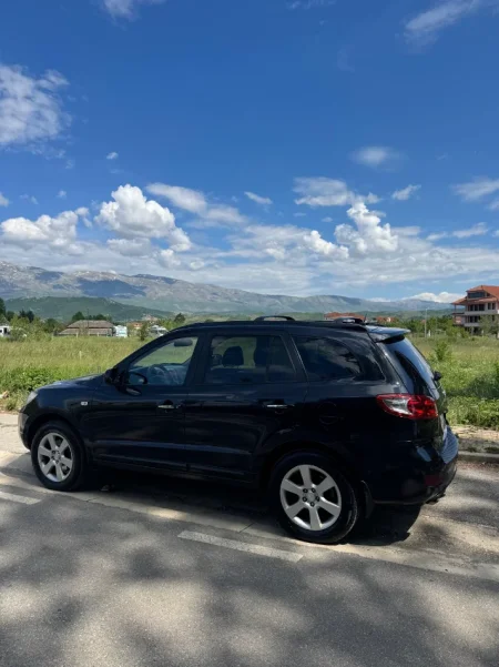 Pogradec, SUV Nafte, gri metalizato automatik Kondicioner 284.000 km 6.000 €