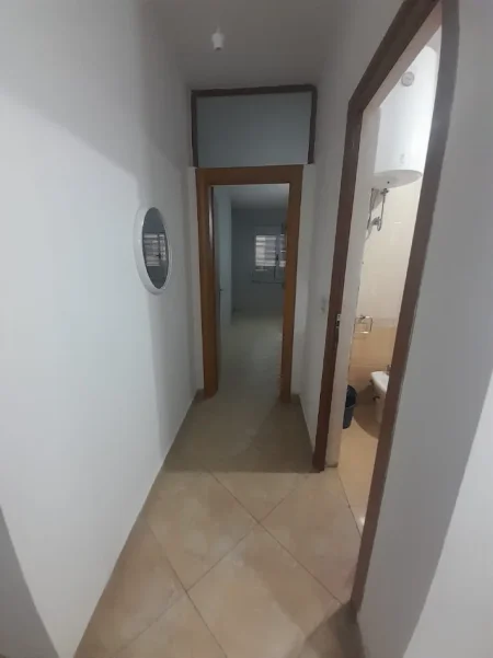 Tirane, jepet me qera apartament 1+1+Ballkon Kati 5, 75 m² 450 € (Tek Tirana Bankë, Rruga Ferit Xhajko, Medrese, Tiranë.)