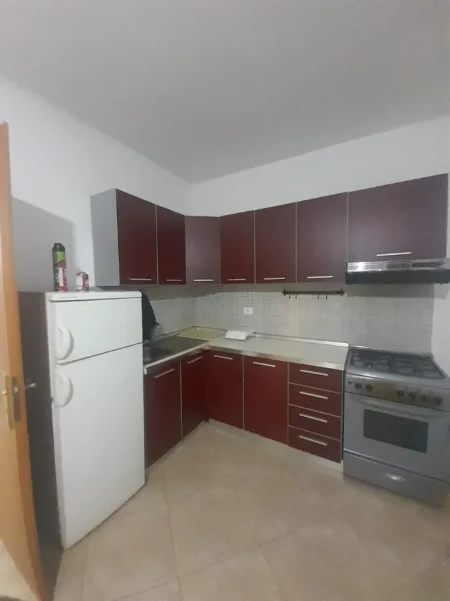 Tirane, jepet me qera apartament 1+1+Ballkon Kati 5, 75 m² 450 € (Tek Tirana Bankë, Rruga Ferit Xhajko, Medrese, Tiranë.)