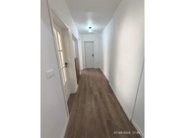 Tirane, jepet me qera apartament 1+1+Ballkon Kati 5, 62 m² 600 € (Stadiumi Dinamo)