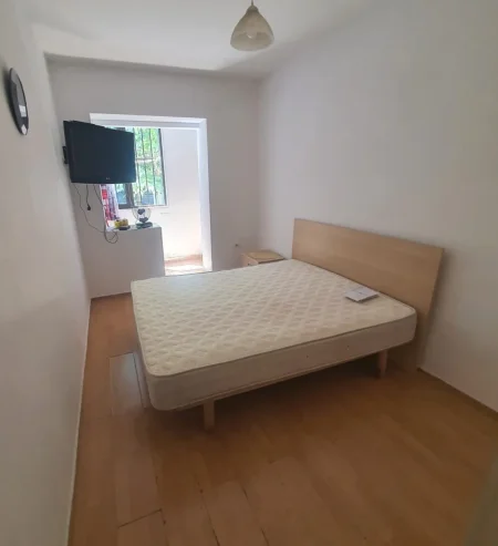 Tirane, jepet me qera apartament 1+1 Kati 1, 50 m² 400 € (Qender)