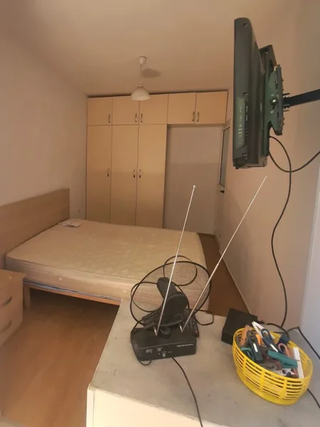Tirane, jepet me qera apartament 1+1 Kati 1, 50 m² 400 € (Qender)