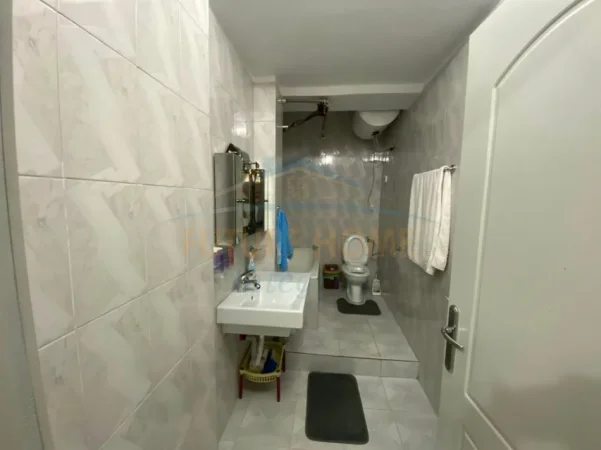 Tirane, jepet me qera apartament 2+1+Ballkon Kati 2, 90 m² 650 € (Tregu Elektrik)