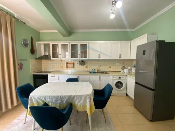 Tirane, jepet me qera apartament 2+1+Ballkon Kati 2, 90 m² 650 € (Tregu Elektrik)