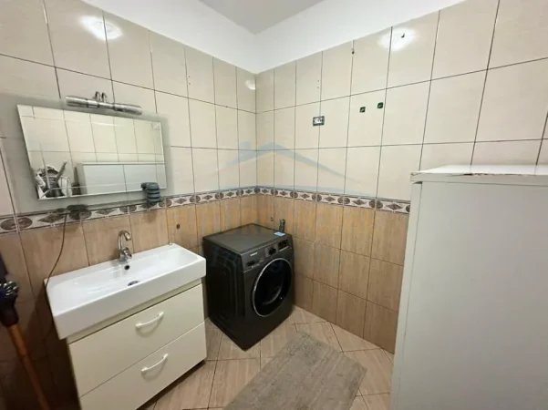 Tirane, shitet apartament 2+1+Ballkon Kati 8, 98 m² (Ali Demi)