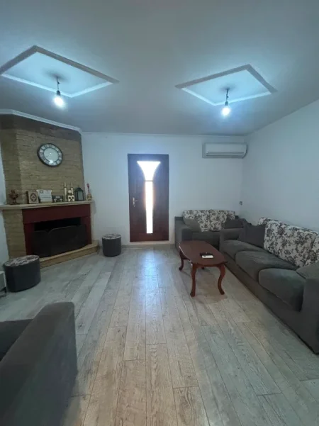 Tirane, jepet me qera shtepi 2+1 Kati 0, (Kamez)