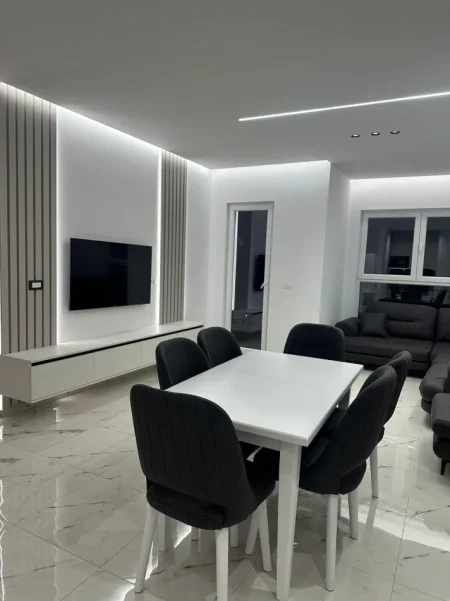 Tirane, jepet me qera apartament 2+1 Kati 6, 100 m² 750 € 