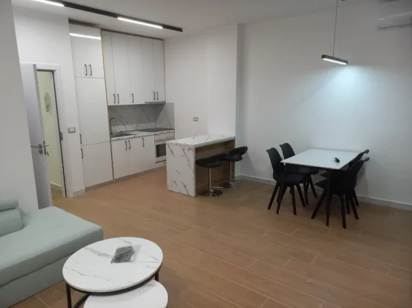Tirane, jepet me qera apartament 2+1 Kati 2, 100 m² 550 € (FRESK)