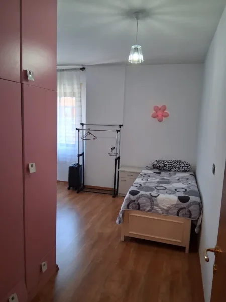 Tirane, jepet me qera apartament 2+1 Kati 4, 103 m² 650 € (MYSLYM SHYRI)