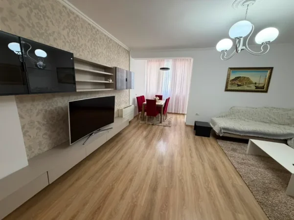 Tirane, jepet me qera apartament 3+1+Ballkon Kati 4, 145 m² 1,100Euro (i diskutueshem) (9 Kateshet)