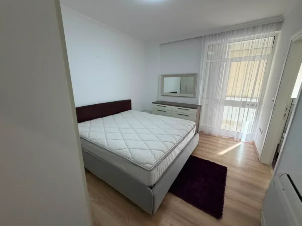 Tirane, jepet me qera apartament 3+1+Ballkon Kati 4, 145 m² 1,100Euro (i diskutueshem) (9 Kateshet)