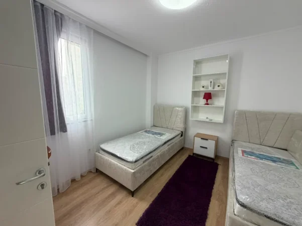 Tirane, jepet me qera apartament 3+1+Ballkon Kati 4, 145 m² 1,100Euro (i diskutueshem) (9 Kateshet)