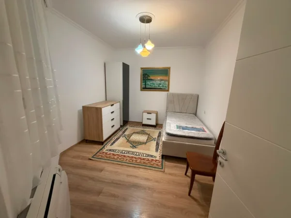 Tirane, jepet me qera apartament 3+1+Ballkon Kati 4, 145 m² 1,100Euro (i diskutueshem) (9 Kateshet)