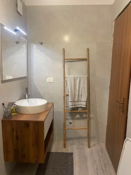 Tirane, jepet me qera apartament 1+1+Ballkon Kati 5, 74 m² 530 € (RRUGA AZEM GALICA,PASKUQAN)
