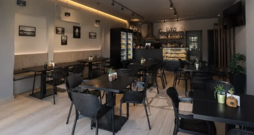 Tirane, shitet dyqan Kati 0, 128 m² 740.000 € (ISH EKSPOZITA)