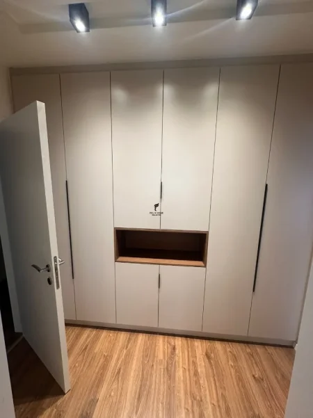 Tirane, jepet me qera apartament 2+1 Kati 6, 114 m² 1.000 € (LAPRAKE)