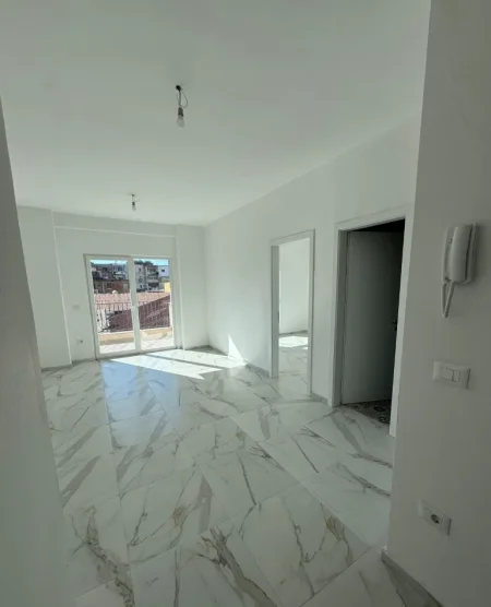 Tirane, jepet me qera apartament 1+1 Kati 1, 65 m² 550 € (Kompleksi Aura)