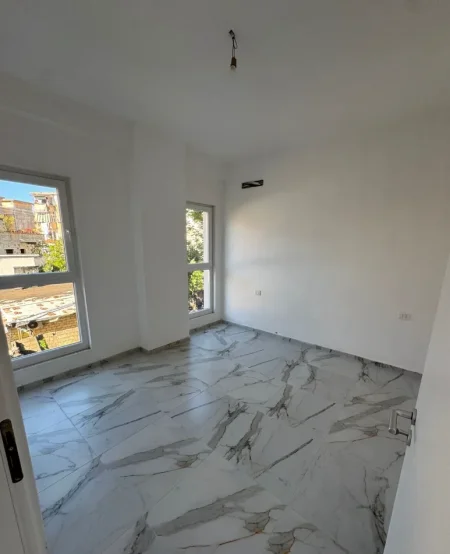 Tirane, jepet me qera apartament 1+1 Kati 1, 65 m² 550 € (Kompleksi Aura)