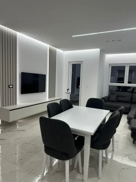 Tirane, jepet me qera apartament 2+1 Kati 6, 80 m² 750 € (LAPRAKE)