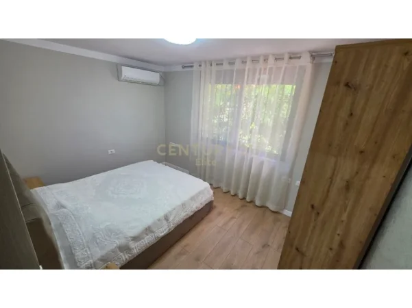 Tirane, jepet me qera apartament 1+1 Kati 2, 70 m² 650 € 