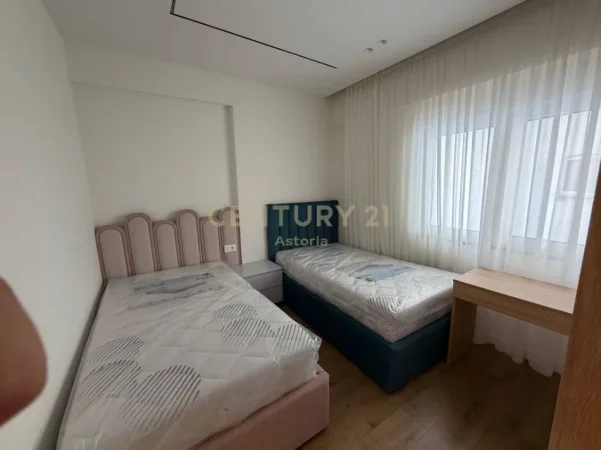 Tirane, jepet me qera apartament 2+1 , 79 m² 750 € (Rruga e Barrikadave)