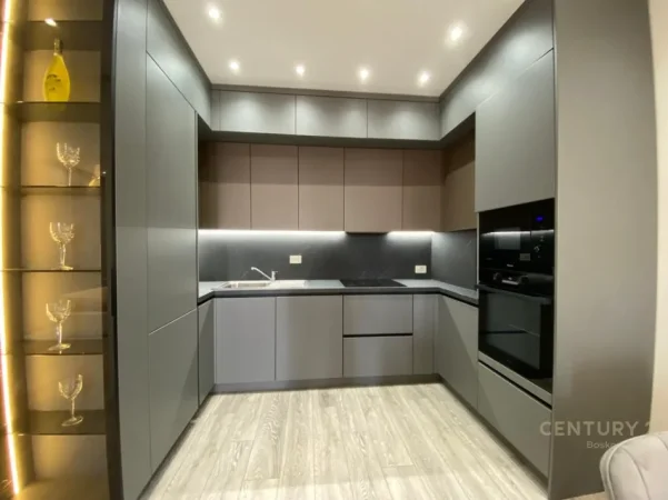Tirane, jepet me qera apartament 1+1 Kati 13, 75 m² 700 € (MINE PEZA)