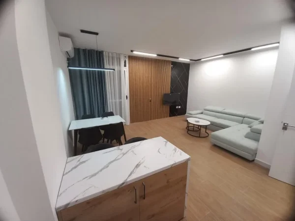 Tirane, jepet me qera apartament 2+1 Kati 2, 95 m² 550 € (Fresku)